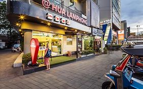 At Hua Lamphong Hotel